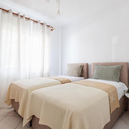 Apartment Next To The Sea Paralia Dionysiou Bagian luar foto