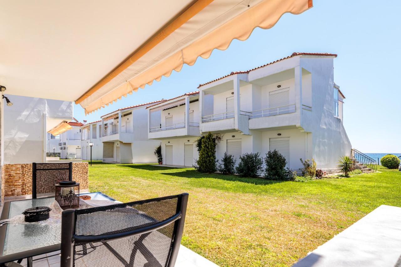 Apartment Next To The Sea Paralia Dionysiou Bagian luar foto