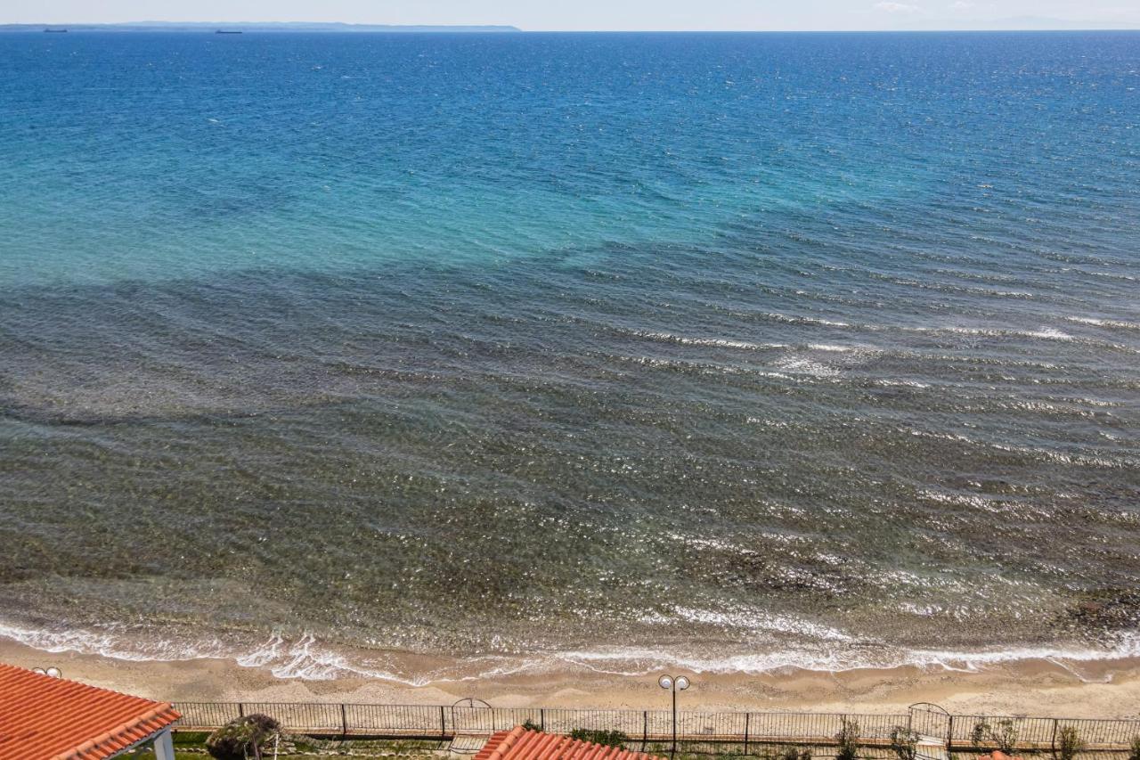 Apartment Next To The Sea Paralia Dionysiou Bagian luar foto