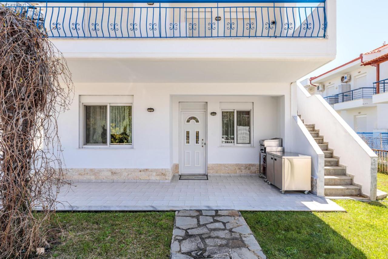 Apartment Next To The Sea Paralia Dionysiou Bagian luar foto