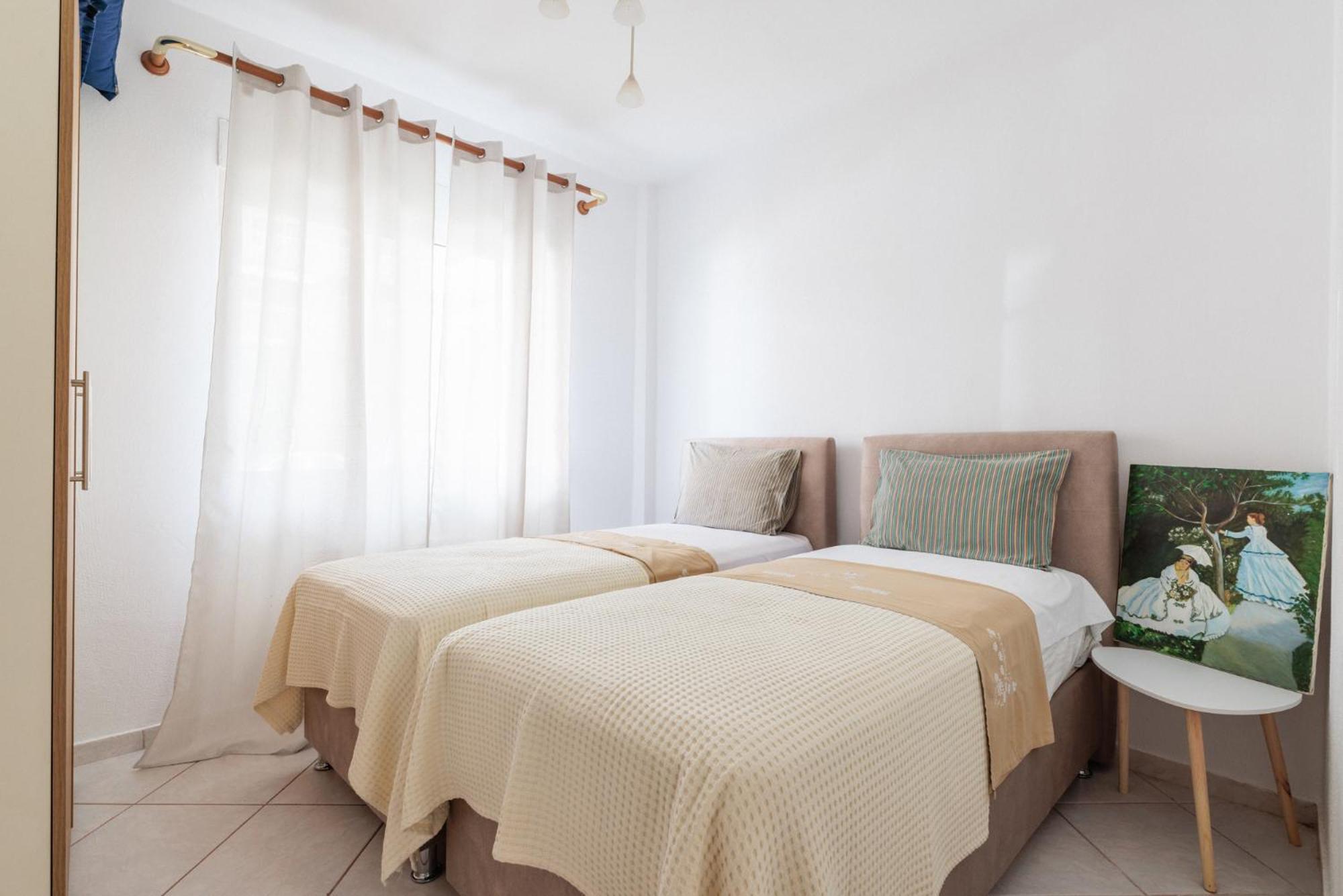 Apartment Next To The Sea Paralia Dionysiou Bagian luar foto