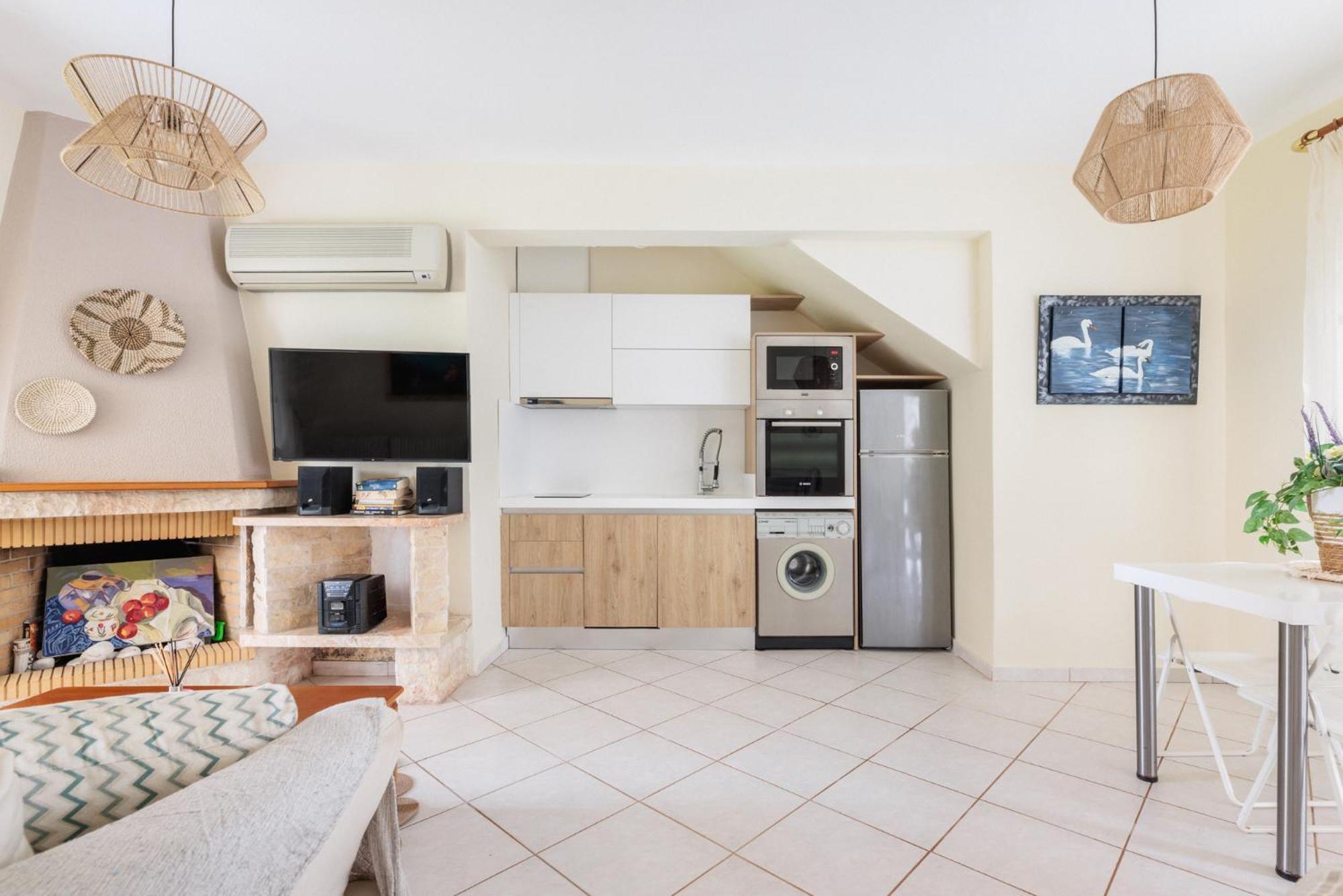 Apartment Next To The Sea Paralia Dionysiou Bagian luar foto