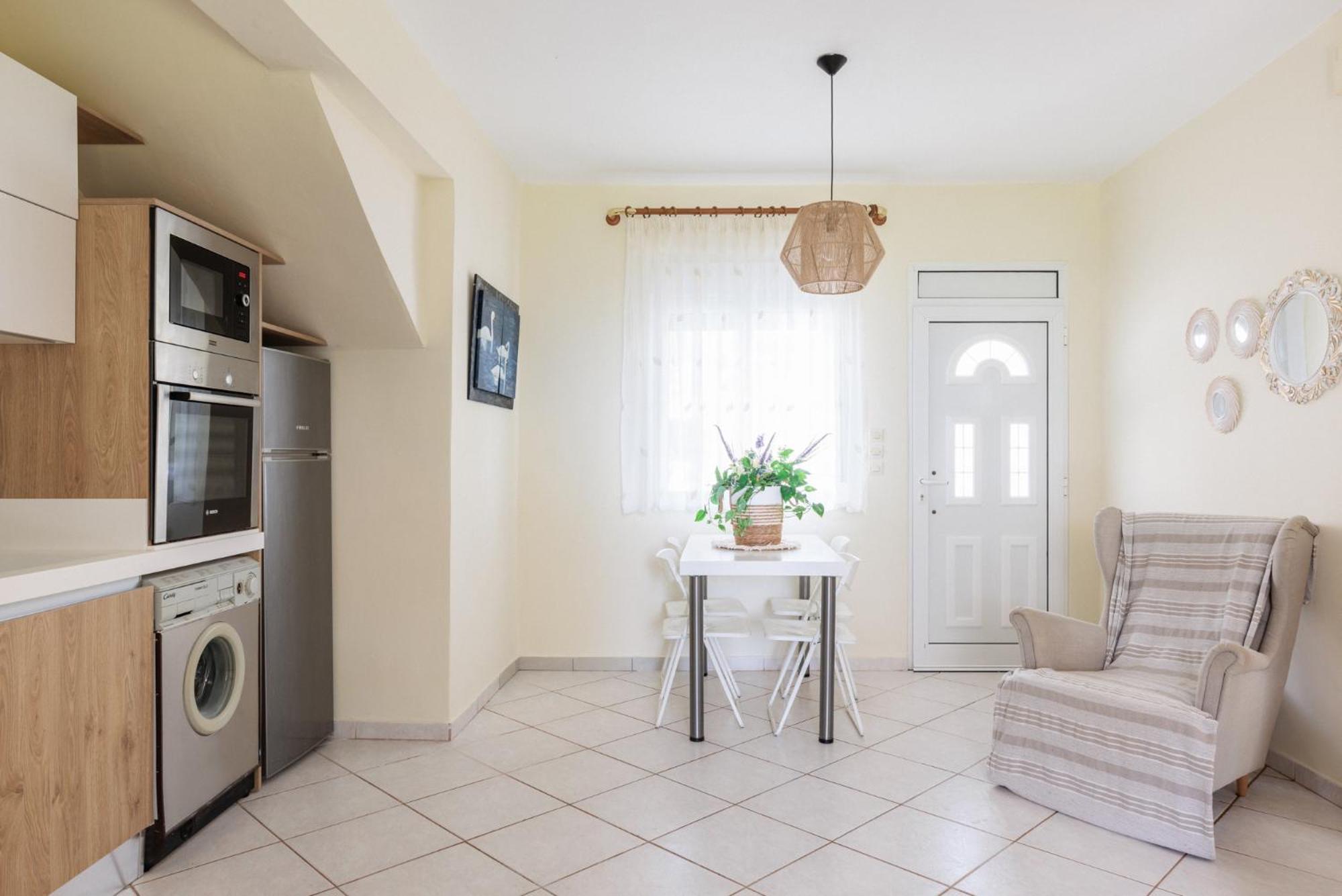 Apartment Next To The Sea Paralia Dionysiou Bagian luar foto